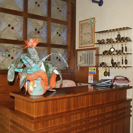 玫瑰酒店 3*