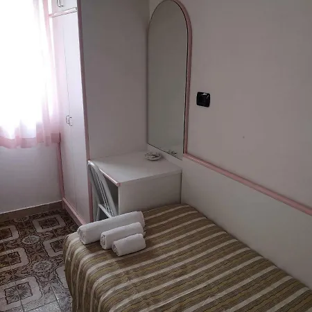 Rosy 3*