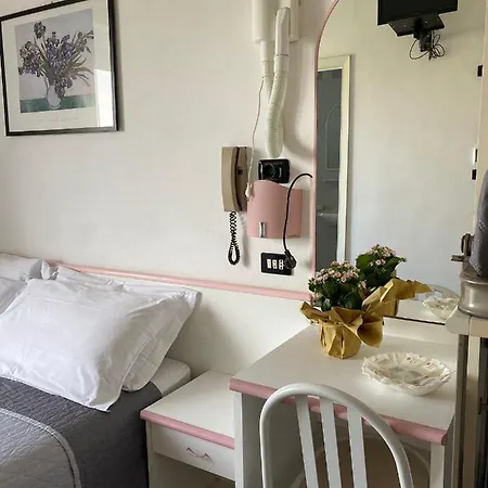 Отель Rosy 3*