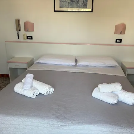 Отель Rosy 3*
