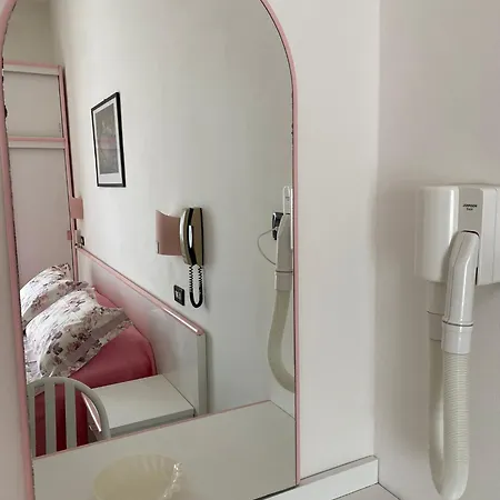 Rosy ريميني
