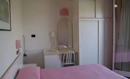 Rosy فندق ريميني