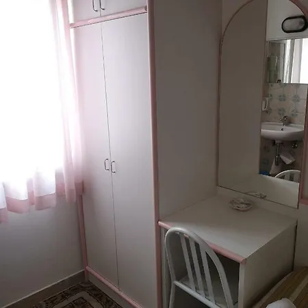 Rosy ريميني