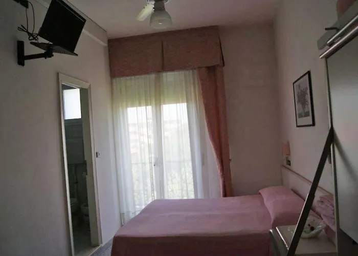Rosy Hotel 3*