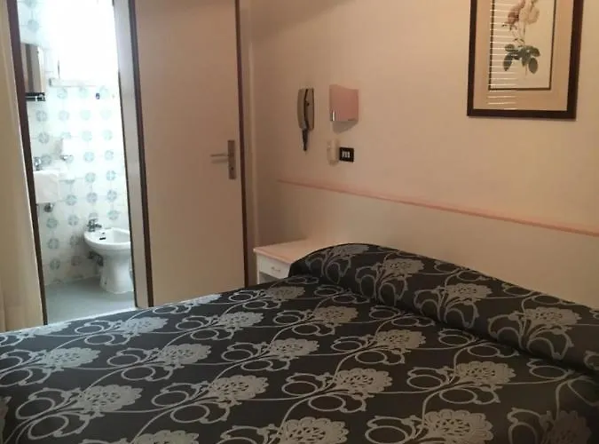 Rosy Hotel