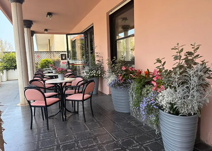 Rosy Hotel